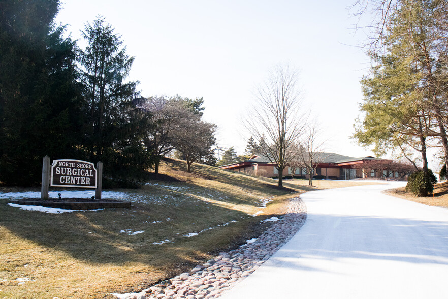 7007 N Range Line Rd, Milwaukee, WI for sale - Primary Photo - Image 1 of 9