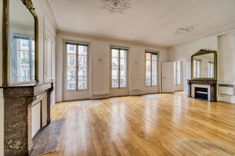 1 Rue Chapon, Paris for lease Interior Photo- Image 1 of 9