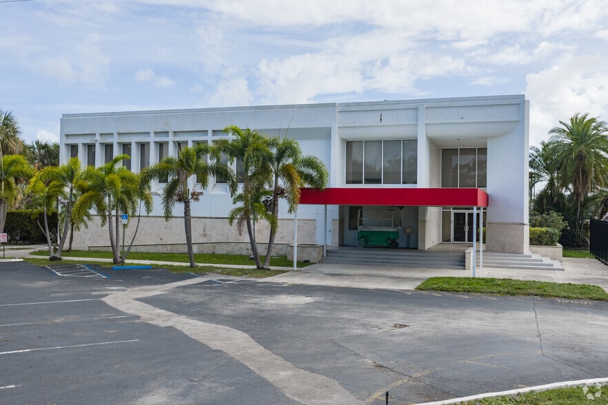 5100 N Dixie Hwy, Oakland Park, FL for sale - Primary Photo - Image 1 of 14