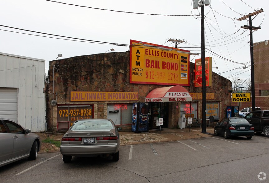 309 S Jackson St, Waxahachie, TX à louer - Photo du bâtiment - Image 1 de 13