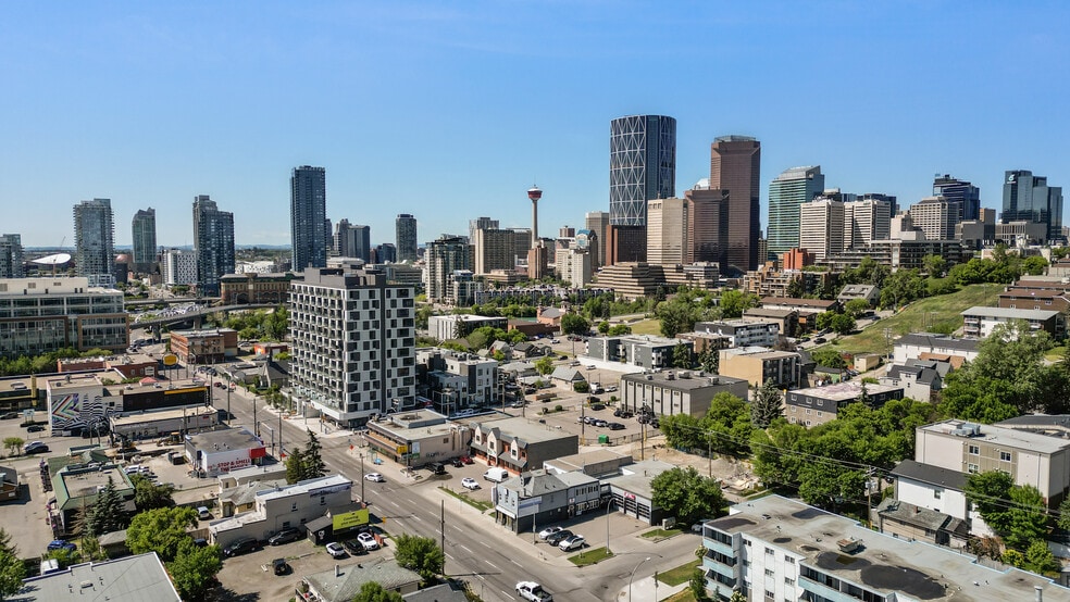 217 4 St NE, Calgary, AB for sale - Building Photo - Image 3 of 6