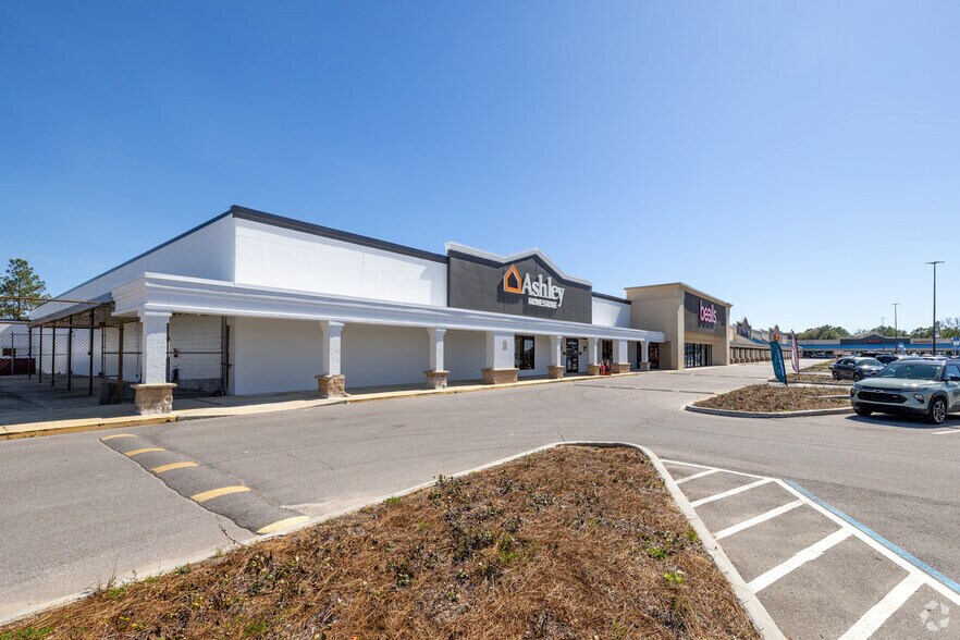 2493-2549 S Ferdon Blvd, Crestview, FL à louer - Photo du bâtiment - Image 2 de 2