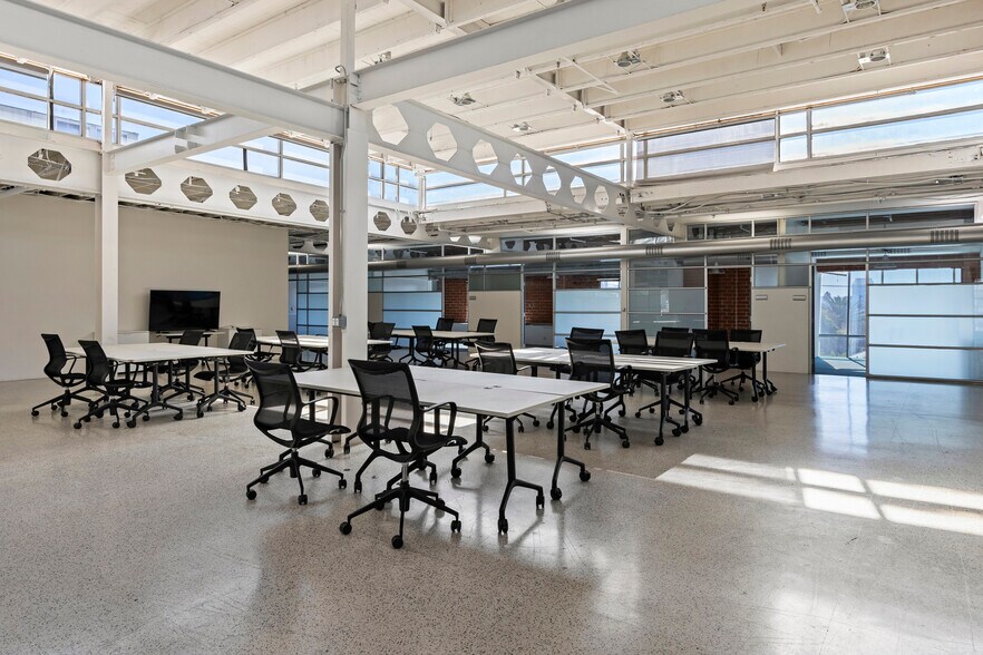 7966 Beverly Blvd, Los Angeles, CA à louer - Photo du bâtiment - Image 3 de 12