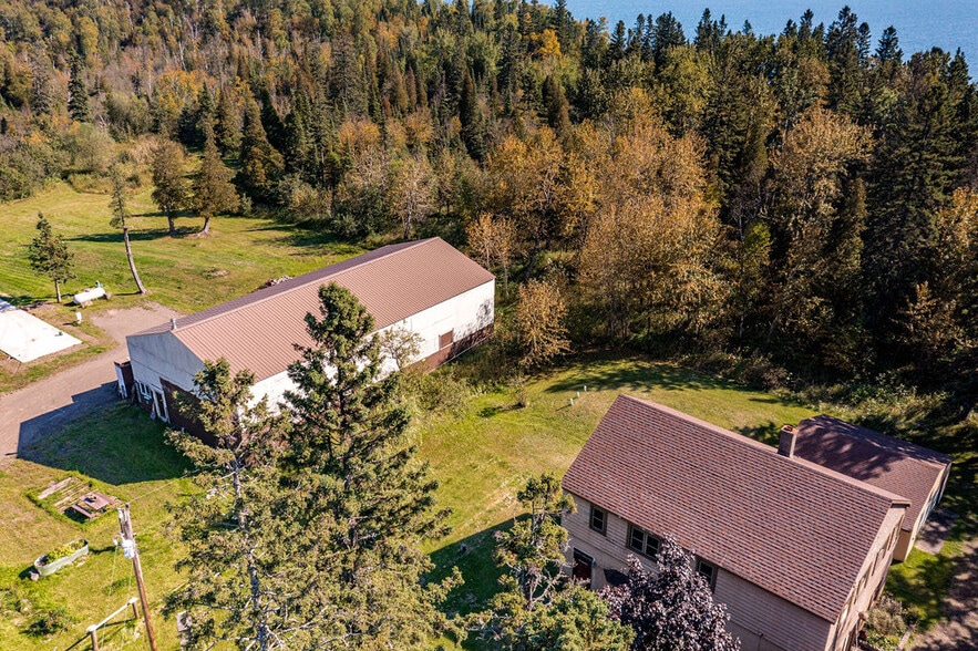 4892 MN-61 N, Beaver Bay, MN à vendre - Photo du bâtiment - Image 2 de 31