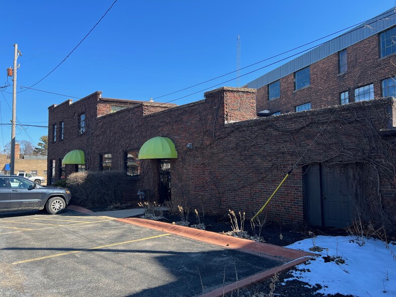 2303 Charles St, Rockford, IL for sale - Building Photo - Image 1 of 33