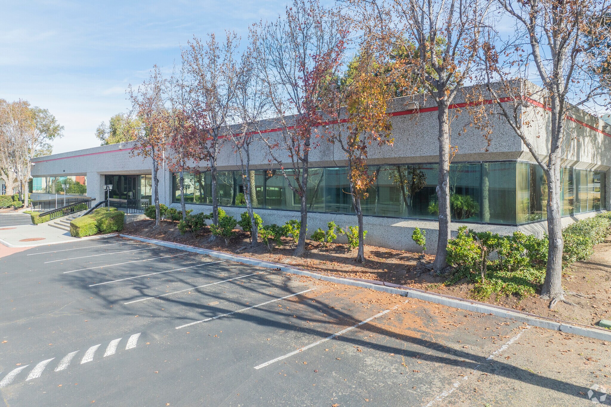 105 Fourier Ave, Fremont, CA à louer Photo du bâtiment- Image 1 de 8