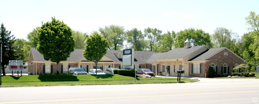 37244 S Groesbeck Hwy, Clinton Township, MI à louer - Photo du bâtiment - Image 2 de 23