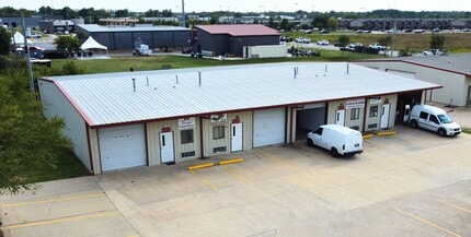 1710-1716 W Acorn Dr, Rogers, AR for lease Interior Photo- Image 1 of 8