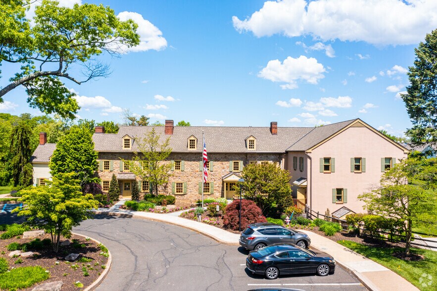 3 Village Rd, Horsham Township, PA à louer - Photo du bâtiment - Image 2 de 8