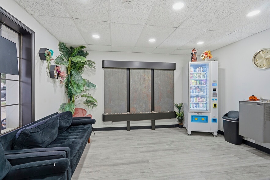 3227 S Lakewood Ave, Tulsa, OK for sale - Building Photo - Image 3 of 11