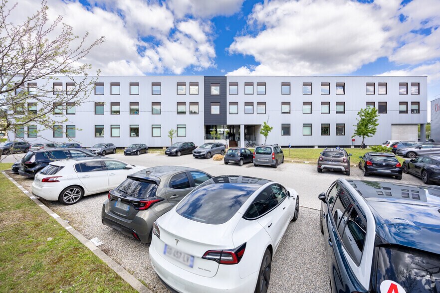 1 Route Des Troques, Chaponost à vendre - Photo du bâtiment - Image 2 de 2