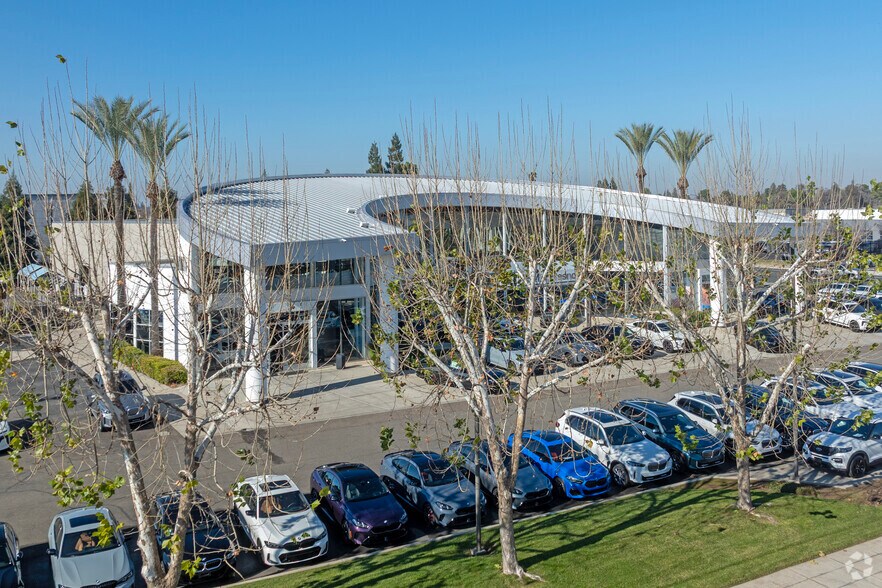 7171 N Palm Ave, Fresno, CA à vendre - Photo du bâtiment - Image 2 de 4