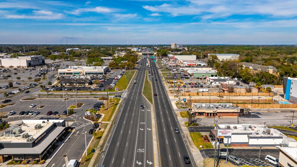 7012 Davis Hwy, Pensacola, FL à vendre - Photo du bâtiment - Image 2 de 5