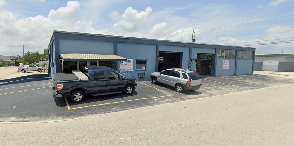 747 Barnett Dr, Lake Worth, FL à vendre - Photo du bâtiment - Image 1 de 13