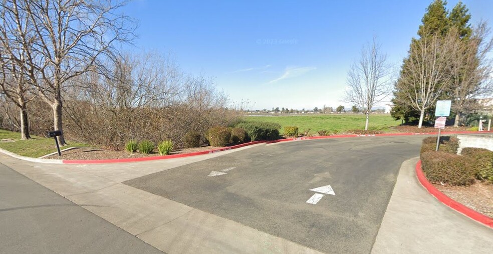 240 Business Park Dr, Rohnert Park, CA à vendre - Photo du b timent - Image 2 de 13