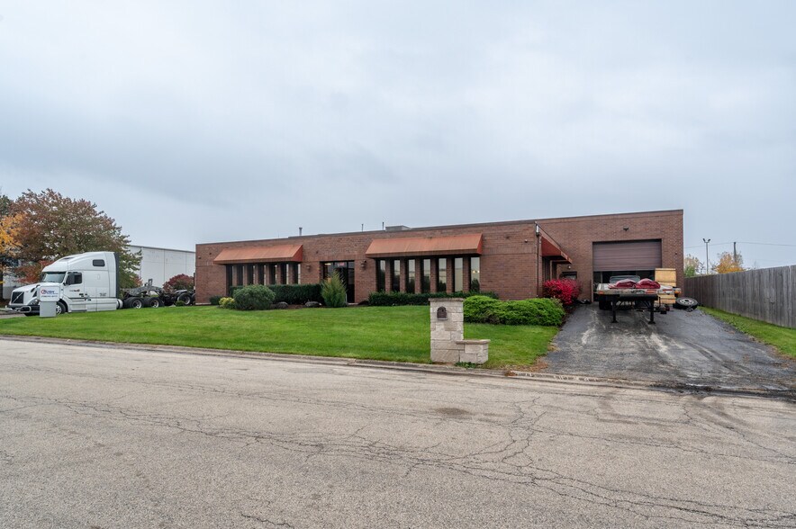 10441 163rd Pl, Orland Park, IL à louer - Photo du bâtiment - Image 2 de 21