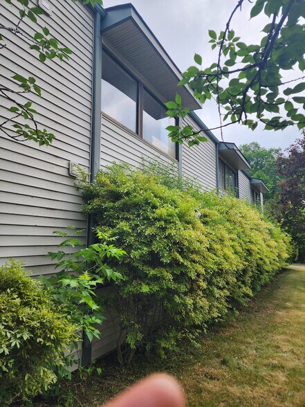 6914 Clio Ct, Flint, MI for sale - Building Photo - Image 3 of 7