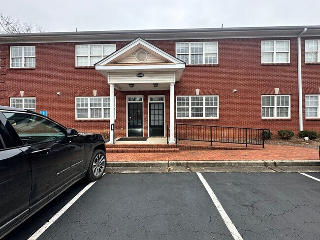More details for 327 Dahlonega St, Cumming, GA - Office for Sale