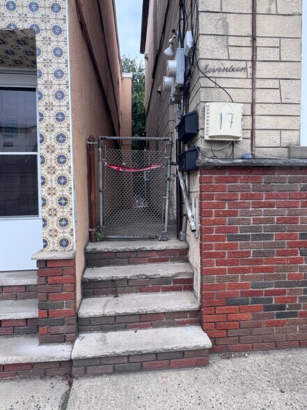 17 Green Ct, Lodi, NJ à vendre - Photo du bâtiment - Image 2 de 21