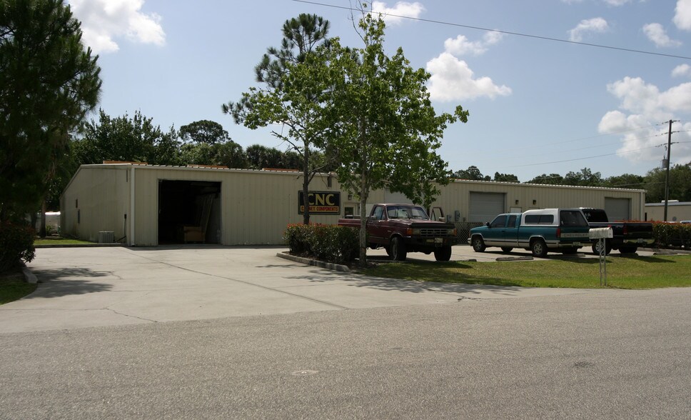 360 Stan Dr, Melbourne, FL à louer - Photo du bâtiment - Image 2 de 23