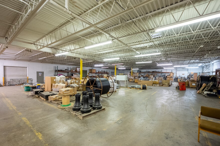 701 Kaderly Dr, Columbus, OH for sale - Building Photo - Image 2 of 7