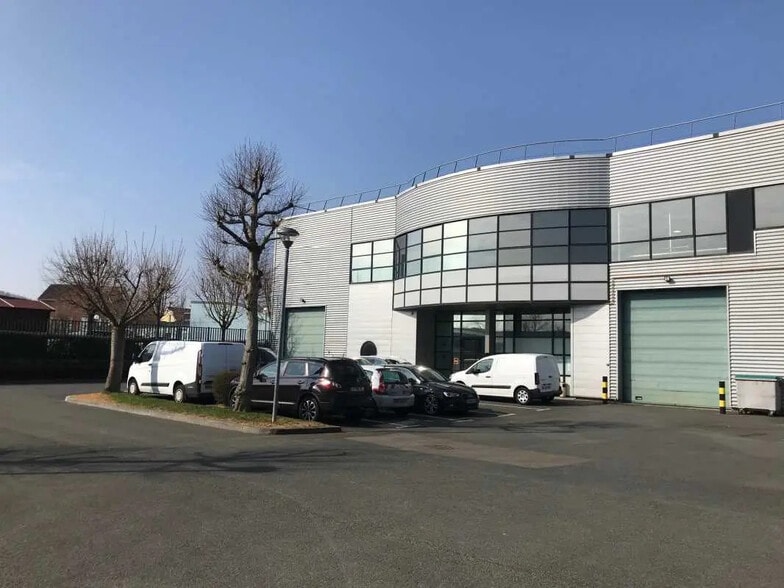 1 Rue Du Groupe Manouchian, Élancourt à louer - Photo principale - Image 2 de 6