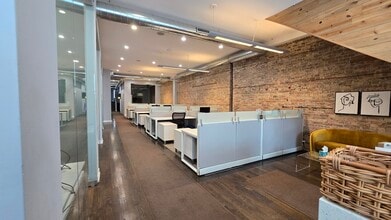 357 W Chicago Ave, Chicago, IL à louer Photo intérieure- Image 2 de 3