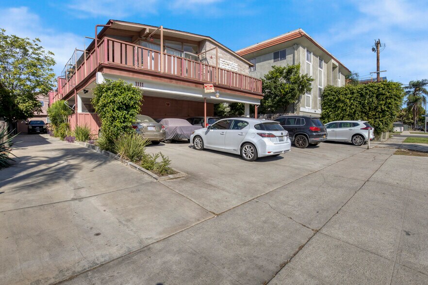 1111 Holt Ave, Los Angeles, CA à vendre - Photo du bâtiment - Image 2 de 13