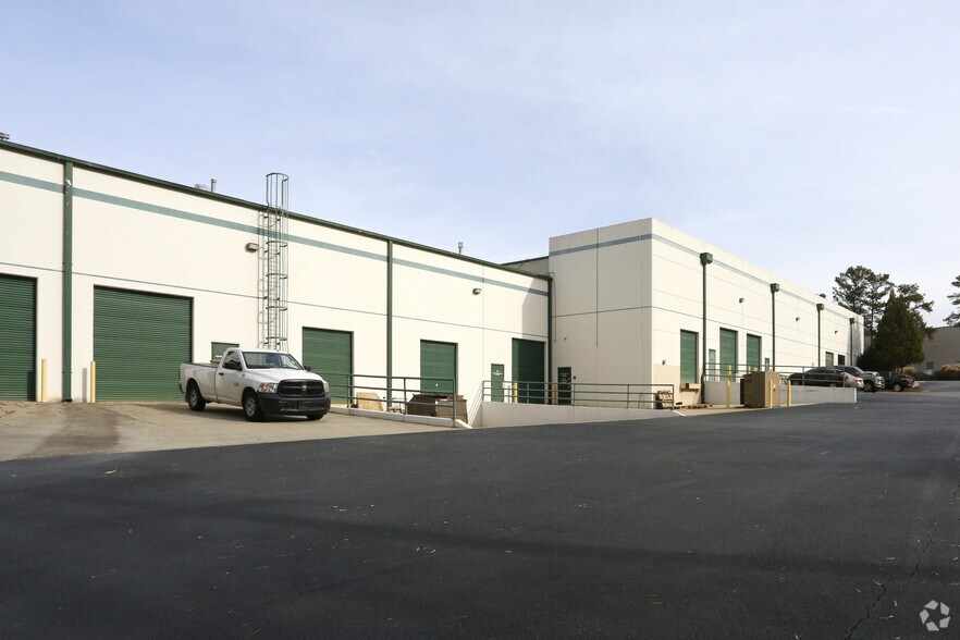 1955 Vaughn Rd NW, Kennesaw, GA à louer - Photo du bâtiment - Image 3 de 4