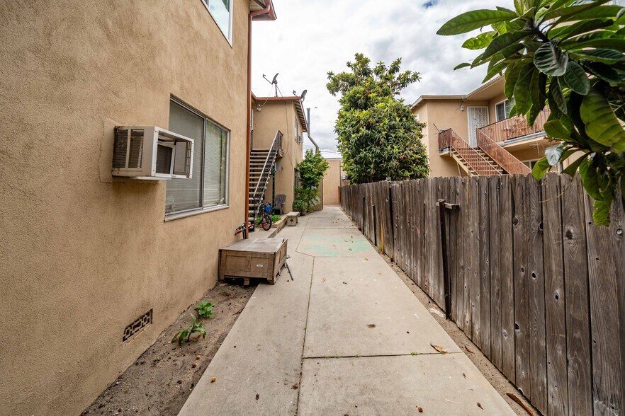 7047 Fulton Ave, North Hollywood, CA à vendre - Photo du bâtiment - Image 3 de 25