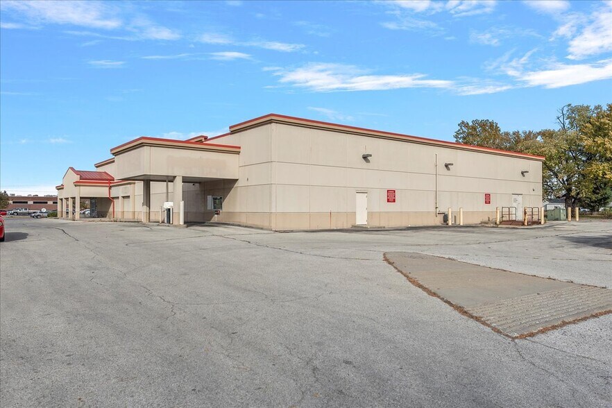 920 E North Grand Ave, Springfield, IL à vendre - Photo du bâtiment - Image 2 de 19