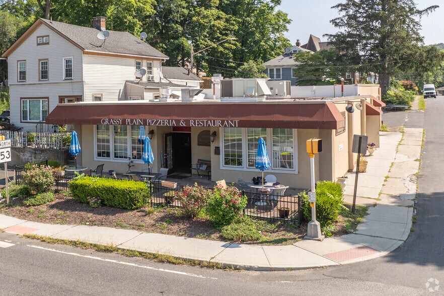 36 Grassy Plain St, Bethel, CT à vendre - Photo principale - Image 1 de 5