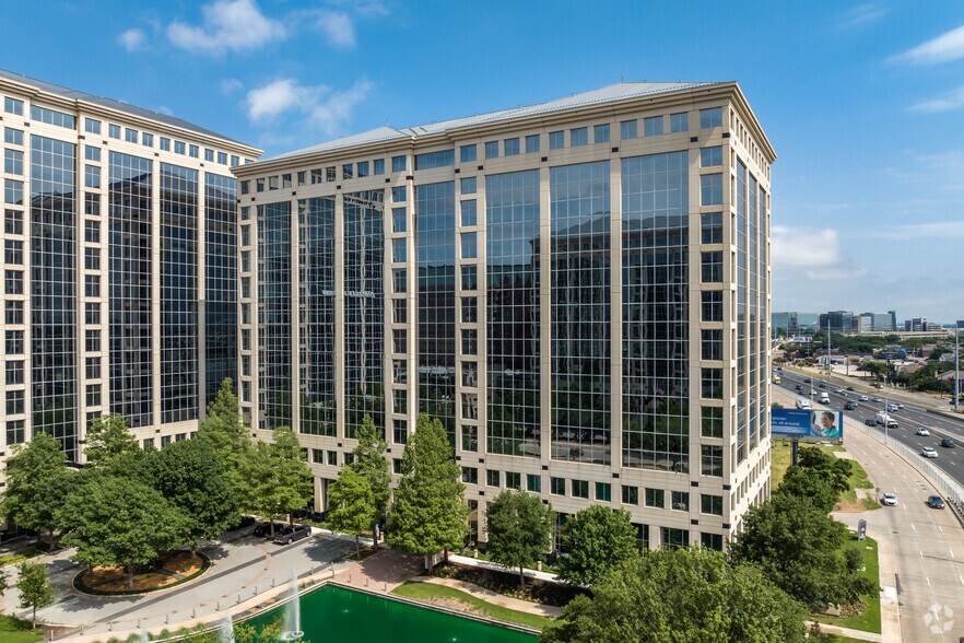 14241 Dallas Pky, Dallas, TX à louer - Photo du bâtiment - Image 1 de 22