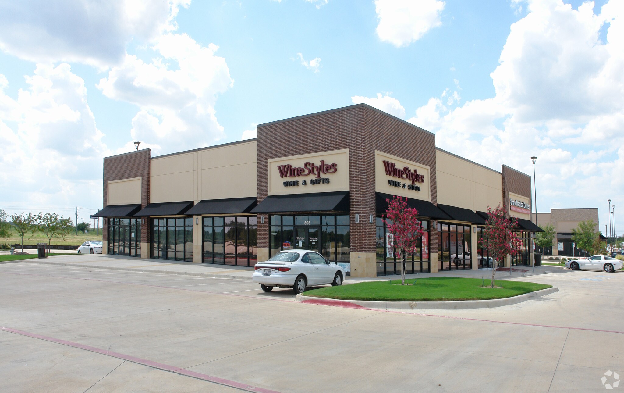 Wilshire Blvd, Burleson, TX à louer Photo principale- Image 1 de 16