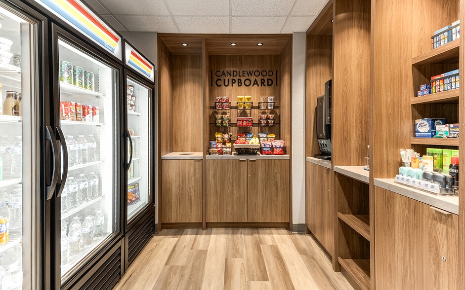 Candlewood Suites & BW Plus Portfolio portfolio of 2 properties for sale on LoopNet.ca - Lobby - Image 3 of 52