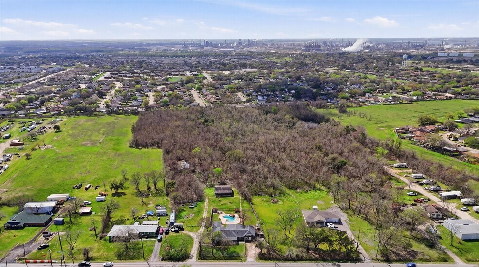 2415 Cedar Bayou Lynchburg Rd, Baytown, TX à vendre - Photo du bâtiment - Image 2 de 11