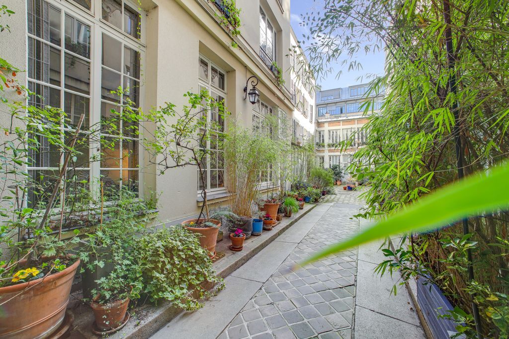 Rue Du Faubourg Saint-Martin, Paris, PAR 75010 -  -  - Photo intérieure - Image 1 of 14