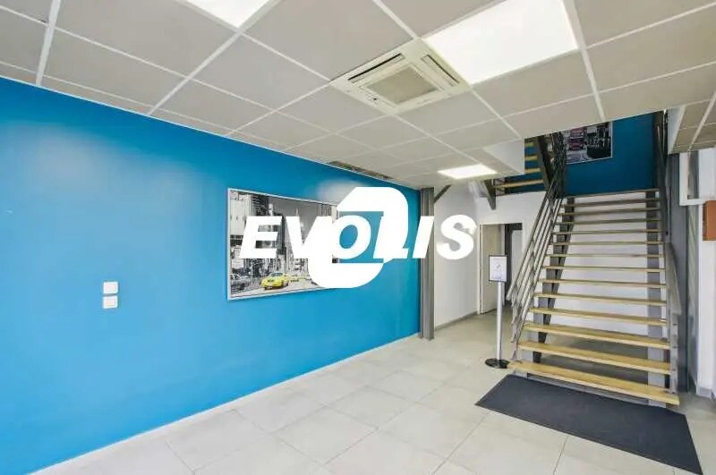 Bureau dans La Courneuve à louer - Hall d’entrée - Image 3 de 9