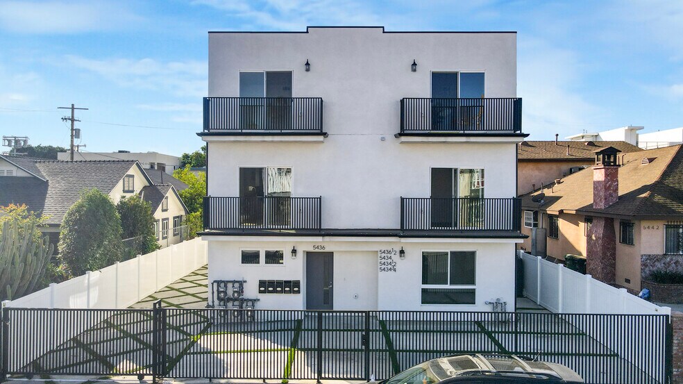 5436 Romaine St, Los Angeles, CA à vendre - Photo du bâtiment - Image 3 de 51