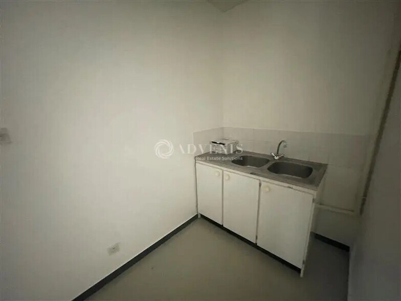 Bureau dans Saint-Soupplets à louer - Photo du bâtiment - Image 3 de 9