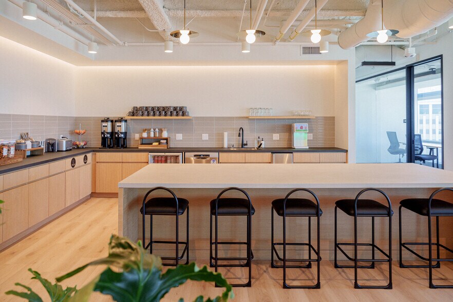 1100 Glendon Ave, Los Angeles, CA à louer - Photo intérieure - Image 3 de 8