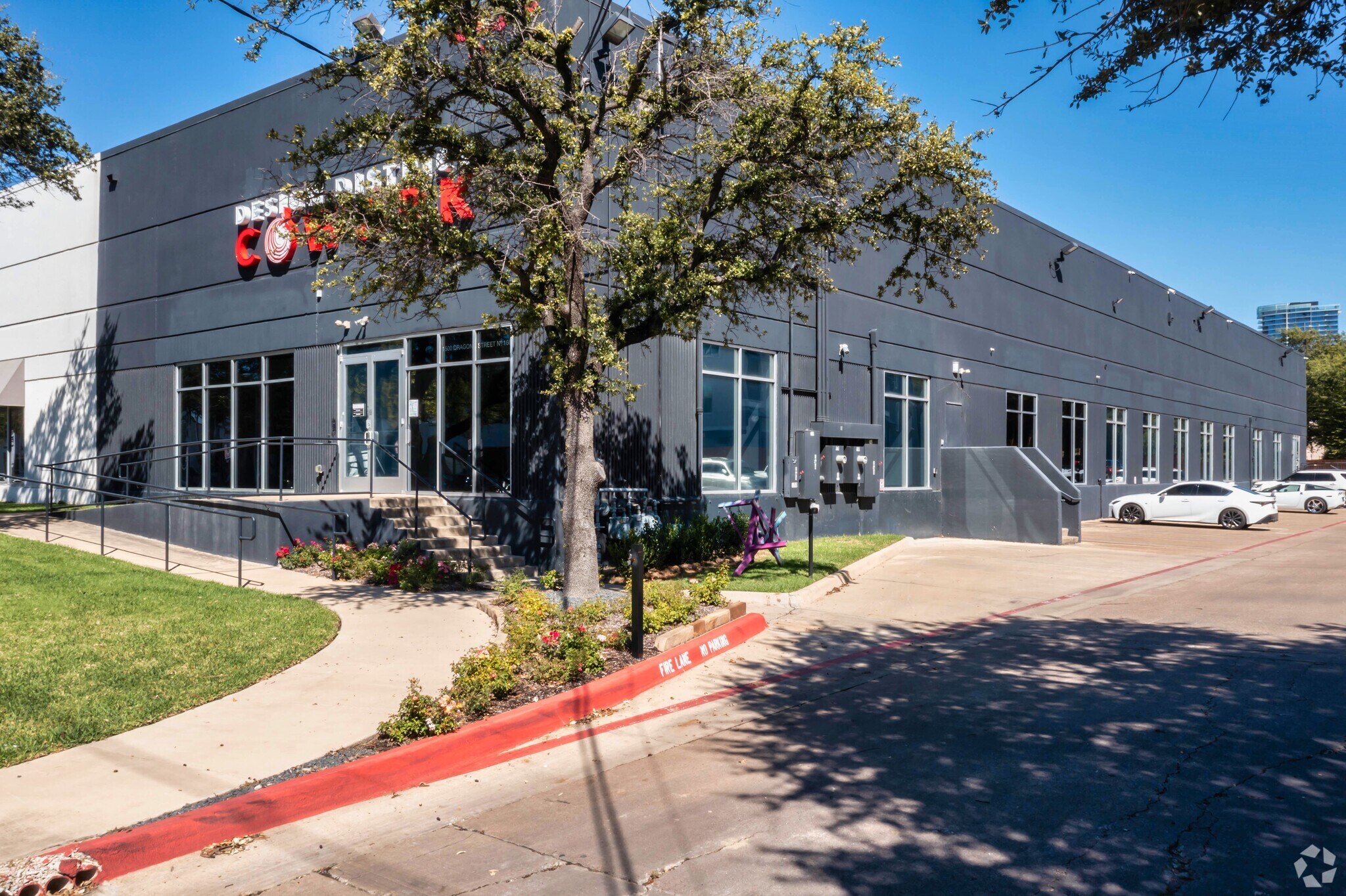 1500 Dragon St, Dallas, TX à louer Photo du bâtiment- Image 1 de 8
