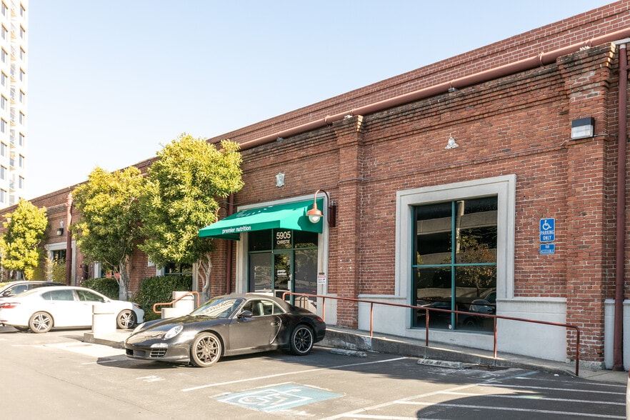 5903-5909 Christie Ave, Emeryville, CA à louer - Photo du bâtiment - Image 1 de 9
