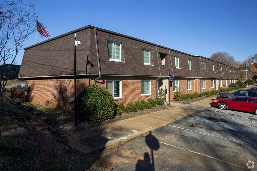 1 Lakeside Rd, Greenville, SC à vendre - Photo du bâtiment - Image 2 de 53