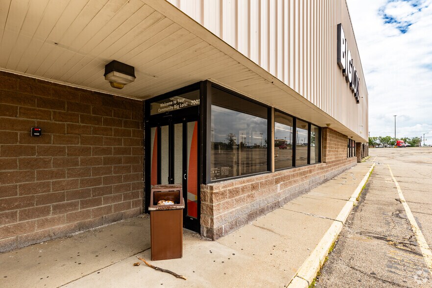 7005 Clairton Rd, West Mifflin, PA à louer - Photo du bâtiment - Image 3 de 11