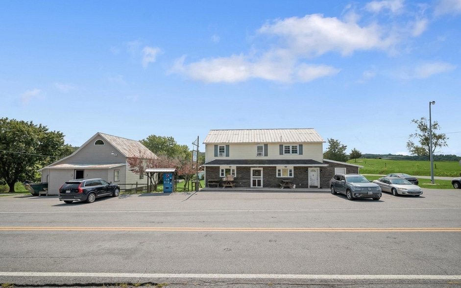 14407 Hollow Rd, Hancock, MD à vendre - Photo du bâtiment - Image 2 de 11