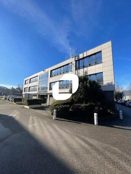 Bureau dans Meylan à louer - Photo du bâtiment - Image 2 de 10