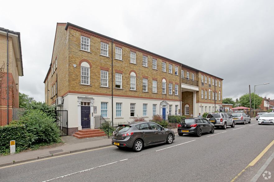 Theobald St, Borehamwood à vendre - Photo du bâtiment - Image 2 de 2