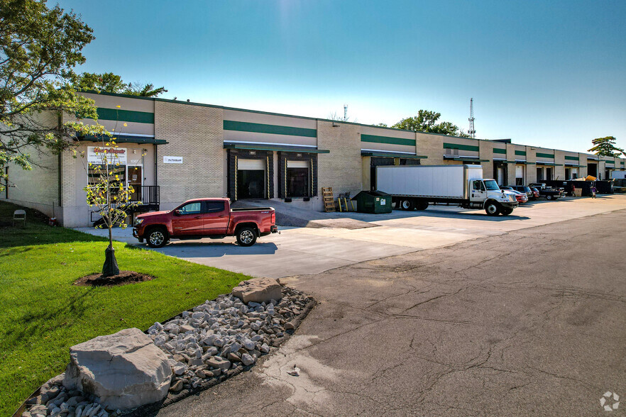 1067-1083 N Warson Rd, Saint Louis, MO for lease - Building Photo - Image 2 of 3