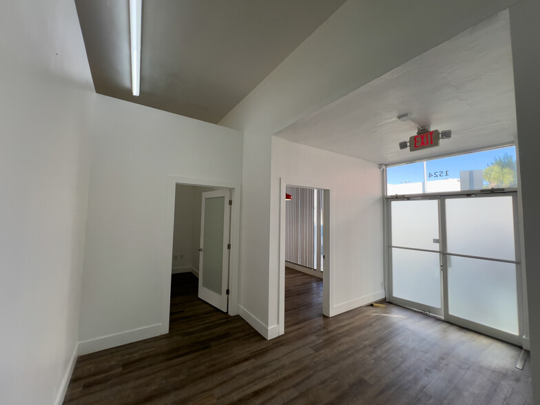 1524 NW 36th St, Miami, FL for lease - Building Photo - Image 3 of 14